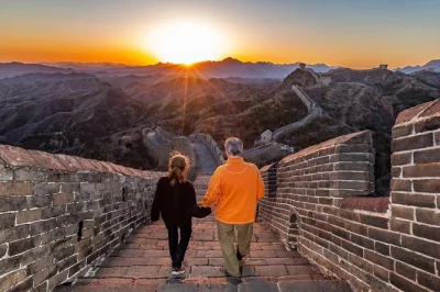 Gran muralla, gubeikou y jinshanling: tour privado al atardecer con recogida en hotel, comida, snacks y guía local. reserva para vivir momentos tranquilos.