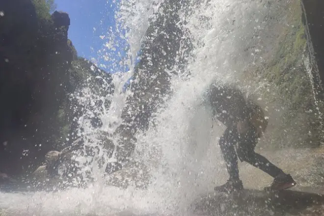 Canyoning in Cetina River Canyon: Small Group with Jumps