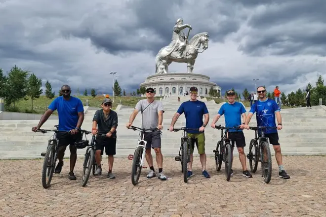 Vélo tout terrain dans le parc national Khan Khenty