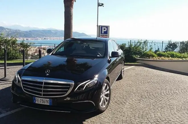 Amalfiküste ab Salerno: Privater Limousinen-Transfer