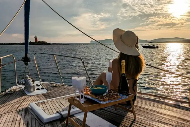 Atardecer en Alghero con aperitivo y baño en Maddalenetta