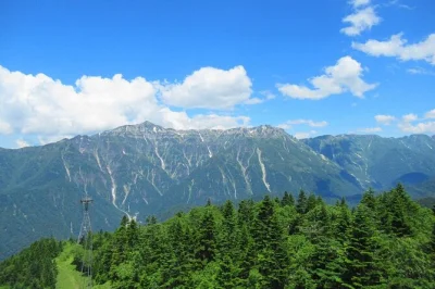 Explore o shinhotaka ropeway, caminhe pelas trilhas à beira do rio em kamikochi e aproveite as vistas dos alpes japoneses com guia particular—transporte e ingressos inclusos.