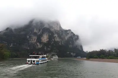 Li River Cruise Guilin to Yangshuo: Reed Flute Cave tour