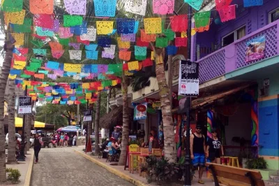 Descubre sayulita y san pancho en una excursión privada: mercados artesanales, calles llenas de color y playas soleadas. incluye traslado y bebidas.