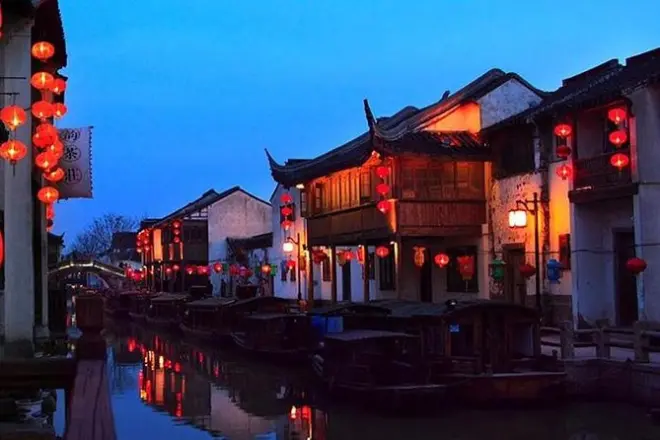 Tour serale a Suzhou: Giardino Maestro delle Reti e cena sul canale
