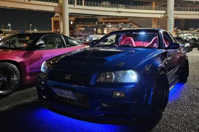 Découvrez la scène auto de tokyo lors d’une virée nocturne à daikoku pa, roulez sur les expressways mythiques et vivez l’effervescence de shibuya crossing — voitures sport premium et toutes 