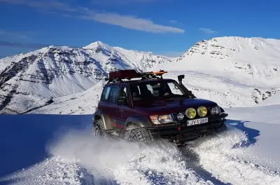 Super jeep sul ghiacciaio Vatnajökull a 1000 metri di quota