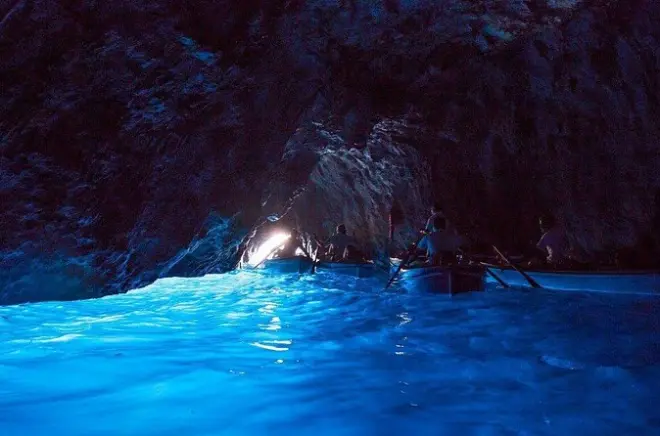 Sorrento nach Capri Bootstour: Blaue Grotte und Faraglioni-Felsen