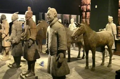 Xian Terracotta Army tour from airport: 3 sites in one day