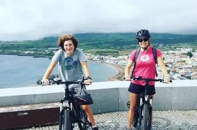 Praia Vitória en e-bike : Plage volcanique et mirador Facho