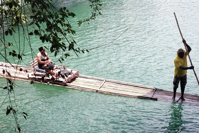 Bambus-Rafting in Port Antonio: Rio Grande, Strand & Jerk