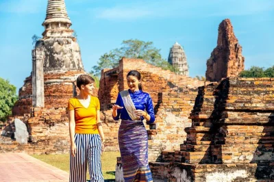 Découvrez les temples anciens d’ayutthaya, savourez un déjeuner au bord de la rivière et profitez d’un transfert privé avec prise en charge depuis bangkok. une journée unique avec guide local