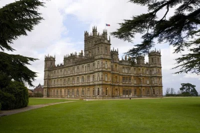 Scopri il mondo di downton abbey con un tour di un giorno da londra, visita highclere castle, i villaggi dei cotswolds e segui la guida locale. biglietti e trasporto inclusi.