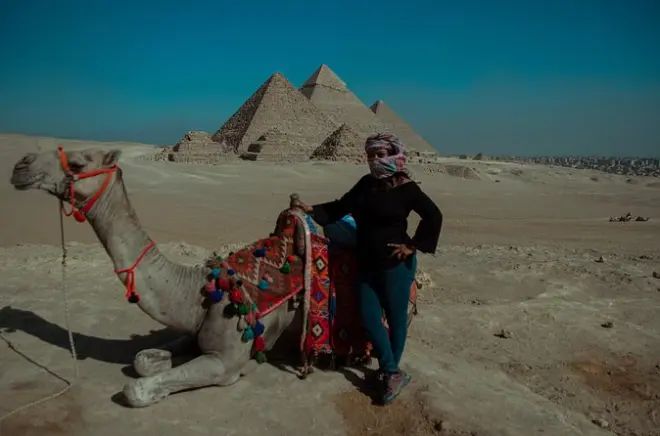 Da Luxor a Il Cairo in aereo: Piramidi di Giza e museo incluso