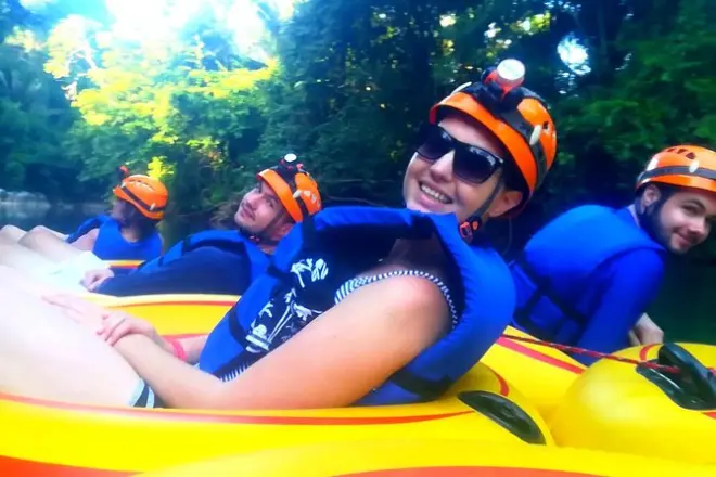Belize City Ziplining & Höhlen-Tubing mit privatem Guide