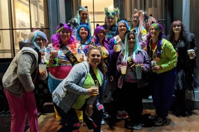 Erlebe savannahs spukige pubs, höre spannende geistergeschichten und schlendere über einen unheimlichen friedhof – inklusive barstopps und lokalem guide.