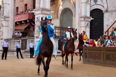 Sinta a energia da piazza del campo em siena, explore as torres medievais de san gimignano e prove vinhos de chianti em um passeio privado pela toscana com traslado incluso.