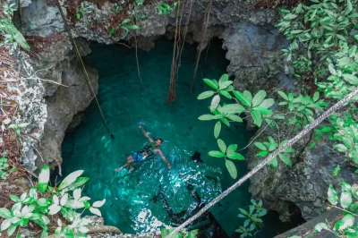 Entdecke tulums cenoten früh am morgen, schnorchle im casa cenote, erkunde die höhlen von taak bi ha und schwimme in privaten unterirdischen pools. inklusive hoteltransfer, mittagessen und guide.