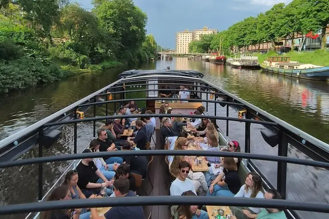 Barca terrazza Groningen: 1 ora sull’acqua con bar