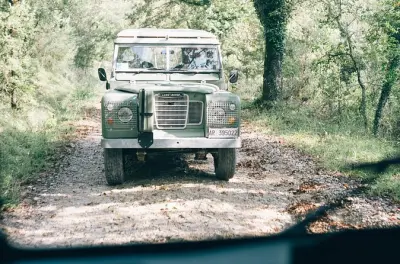 Off-road privato in Chianti con Land Rover e visita a 3 cantine