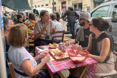 Desperte seus sentidos em florença com um tour de comida de rua no mercado sant'ambrogio, provando delícias locais, vinho e histórias — mais de 7 degustações com guia florentino.