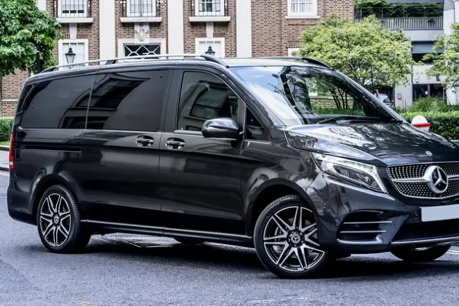 Auckland Airport to Auckland Transfer: Private Luxury Van