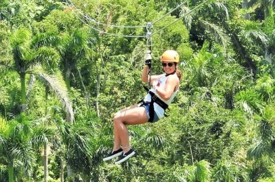 Erlebe den adrenalinkick im regenwald von puerto rico mit zipline, inklusive hotelabholung, kompletter ausrüstung und einem lokalen guide, der spannende geschichten erzählt, während du über die ba