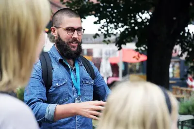 Berlin Private Walking Tour: Brandenburg Gate, Wall & Bunker