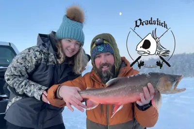 Pesca en hielo en Alaska: Cañas hechas a medida y equipo local