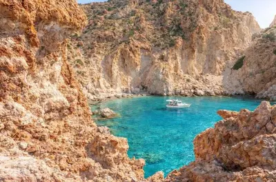 Snorkeling a Milos da Pollonia: 6 soste con il capitano Andreas