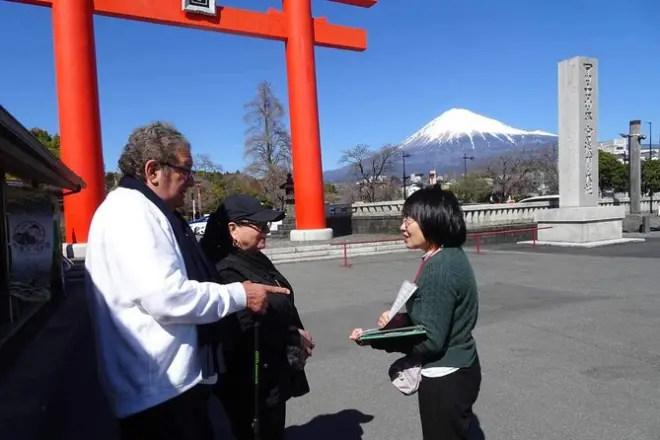 Monte Fuji da porto Shimizu con lago Tanuki, cascate e santuario