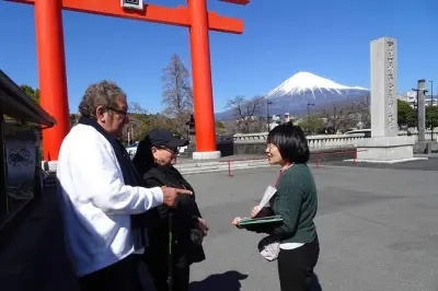 Monte Fuji da porto Shimizu con lago Tanuki, cascate e santuario