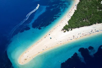 Réservez une excursion privée d'une journée de split à brac, hvar et les îles pakleni. nagez à la plage de zlatni rat, dégustez du vin local et explorez les villages insulaires. tour en petit g