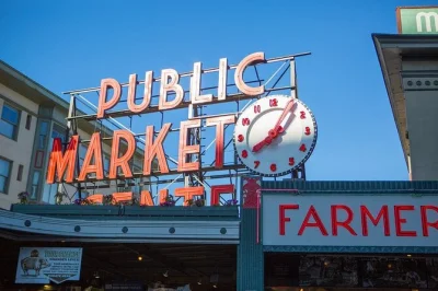 Erlebe den pike place market in seattle bei einer geführten verkostungstour mit lokalen anbietern, spannenden geschichten und über 8 probierstationen. allergiefreundlich und inklusive aller kostprob
