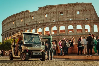 Descubre roma de cerca en un tour privado en golf cart: coliseo, fontana di trevi y panteón con recogida en hotel y guía local. itinerario flexible.