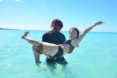 Disfruta las playas tranquilas de isla saona, haz snorkel en aguas turquesas y flota junto a estrellas de mar. almuerzo y bebidas incluidos, con traslado desde bayahibe.