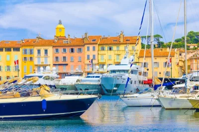 Sinta a energia da riviera francesa com um passeio de um dia por saint-tropez e port grimaud saindo de nice. inclui barco, guia local, traslado e paradas flexíveis.