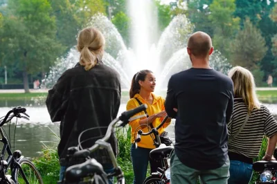 Feel the pulse of amsterdam on a city bike tour—ride through the rijksmuseum tunnel, explore jordaan, see anne frank house, and enjoy group stops with a local guide.