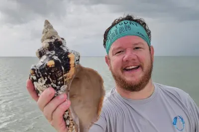 Naples Keewaydin shelling tour: Dolphins, rare shells, mangroves