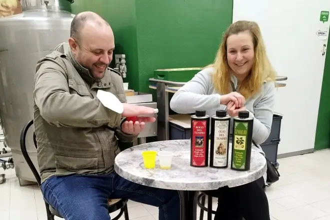 Wein- und Olivenölverkostung bei Cagliari: 3 Weine, 3 Öle