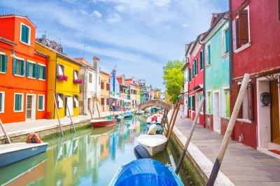 Float past st. mark’s square, watch murano glass masters at work, wander burano’s painted lanes, and feel torcello’s quiet history—includes motorboat travel and guide.