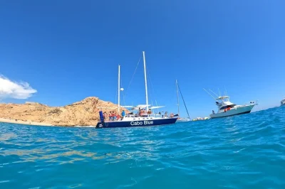 Erlebe die sonne bei einer schnorchel-tour mit cabo blue, inklusive offener bar, frischem mittagessen und halt am berühmten el arco. ausrüstung, crew und abholung inklusive – jetzt buchen!