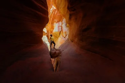 Erlebe canyoning im zion elkheart canyon, fahre anspruchsvolle utv-strecken und seile dich mit erfahrenem guide an sandsteinwänden ab. alles inklusive ausrüstung.