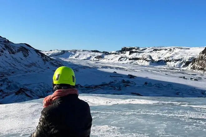 Gletscherwanderung Sólheimajökull: Steigeisen und Eisformationen