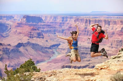 Erlebe den wind am grand canyon rand, erkunde die alten wupatki-ruinen, spaziere über lavafelder am sunset crater und genieße eine kleine gruppe mit hoteltransfer inklusive.