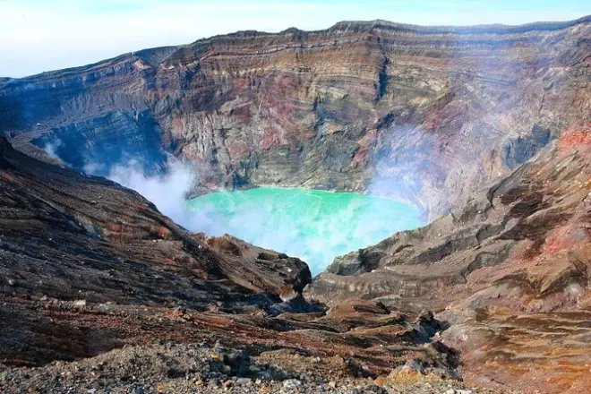 Fukuoka Day Tour: Mount Aso Crater, Kumamoto Castle, Railway