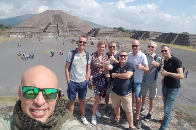 Teotihuacan ab mexiko-stadt: früher zugang, privater guide und pulque-verkostung. inkl. hotelabholung, klimatisiertem transport und für alle altersgruppen geeignet.