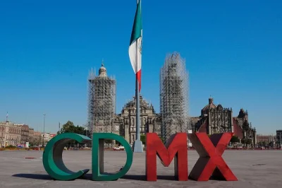 Erlebe mexiko-stadt beim radeln durch roma, condesa und den zócalo. inklusive fahrrad, helm und lokalem guide – entdecke 19 highlights in nur einem halben tag.