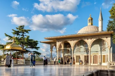 Erlebe den topkapi-palast und den harem in istanbul ohne warteschlangen – mit einem lokalen guide. inklusive eintritt und spannenden geschichten abseits der reiseführer.