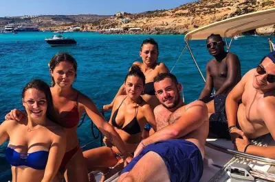 Tour privado en yate en Malta: 8 horas de navegación y snorkel